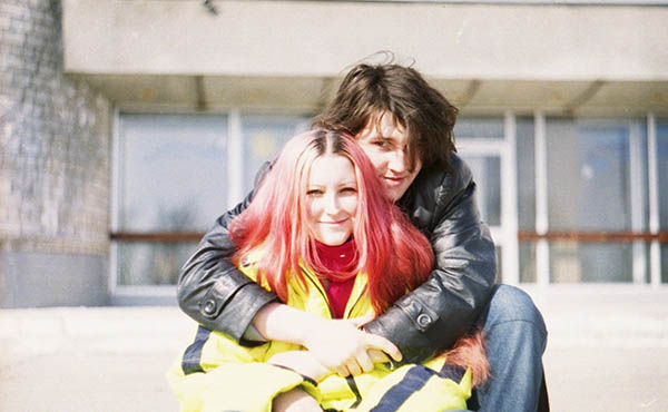 body language signs a girl wants to date you